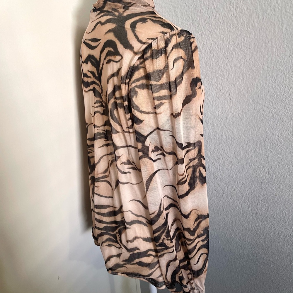 Stylish Animal Print Women's Top - Picture 5 of 10